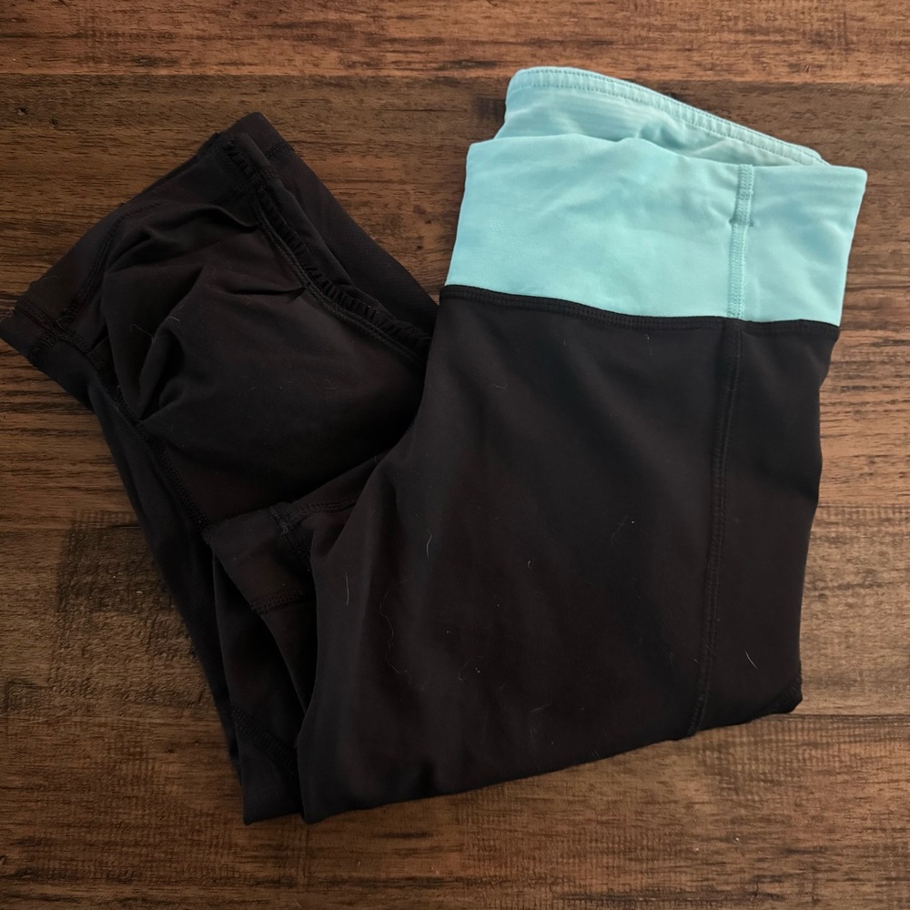 Lululemon Black and Blue Cropped Leggings - Picture 6 of 16